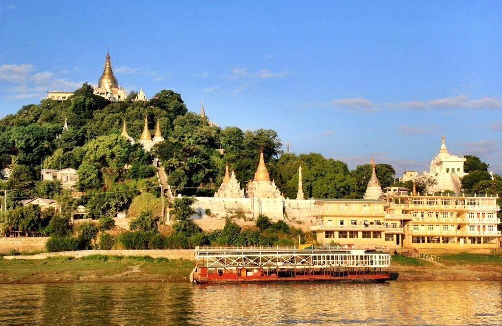 Bagan-on-the-local-ferry-boat-1-Thomas-Travel-Vietnam